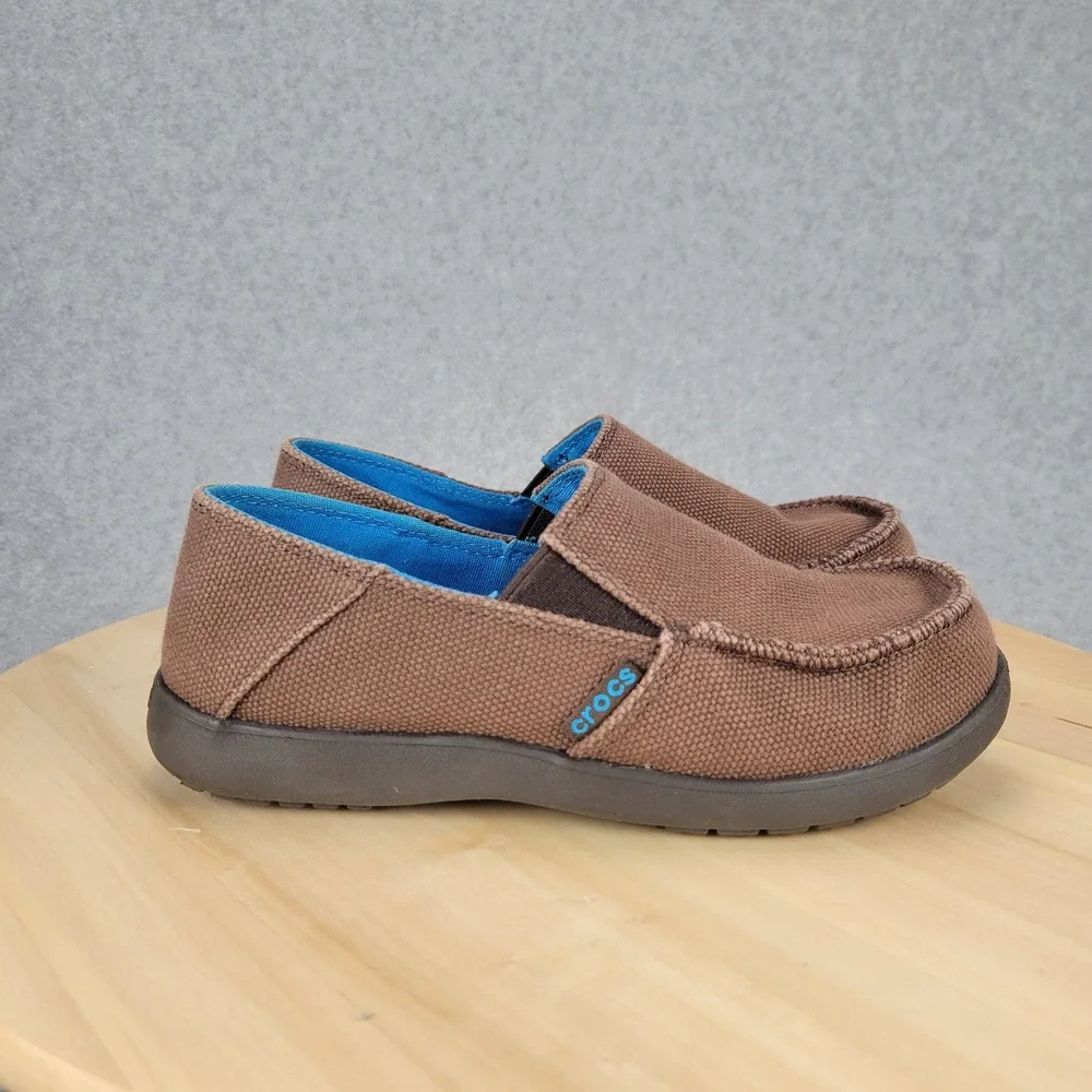 Crocs Santa Cruz Kids Brown Canvas Slip On Loafers Shoes 15576 Size J2‎